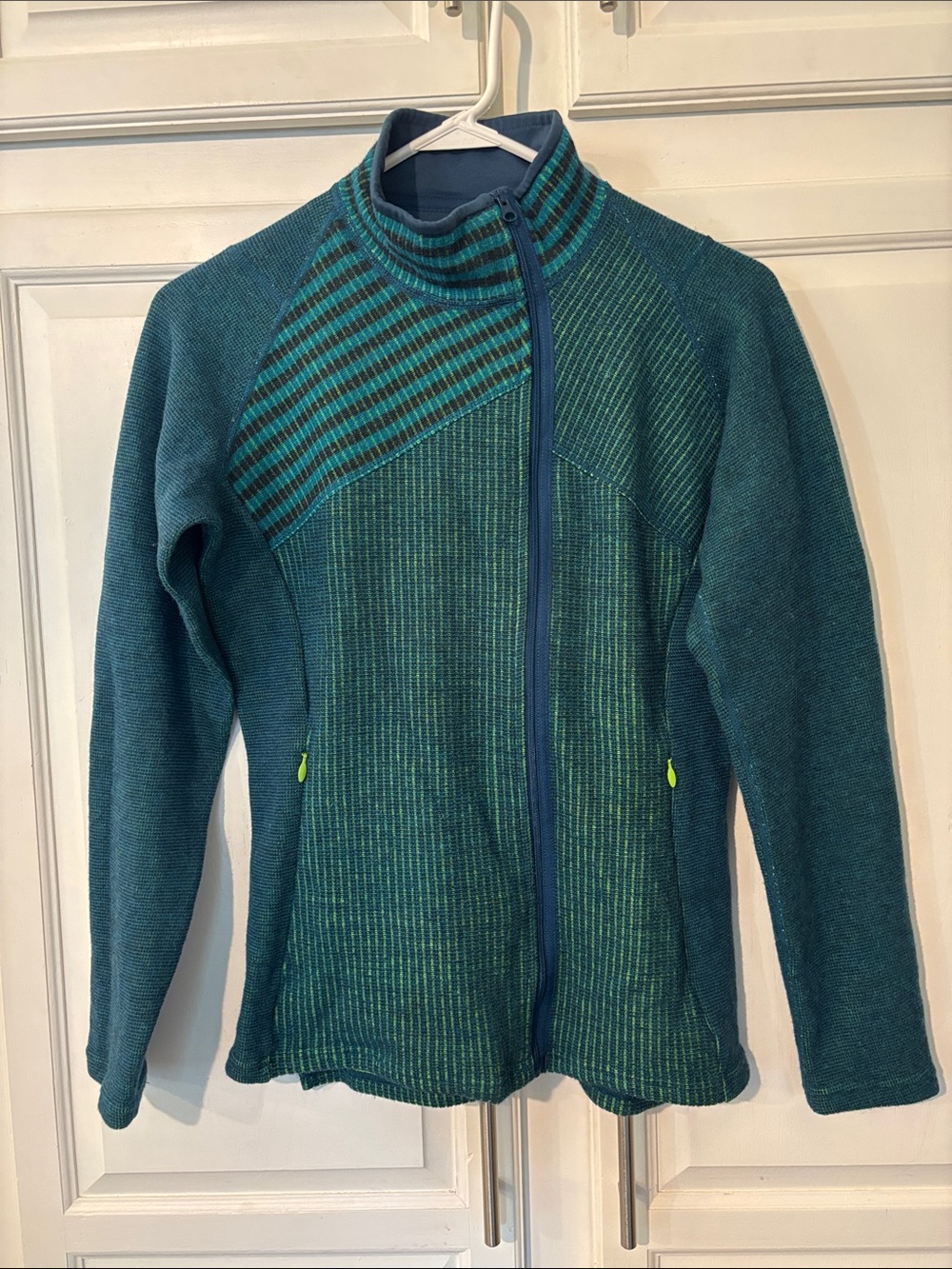Title 9 Womans wool/polyester/nylon blend asymmetrical zip up sz sm